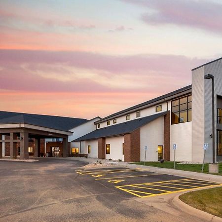 Best Western Watertown Inn & Suites Buitenkant foto