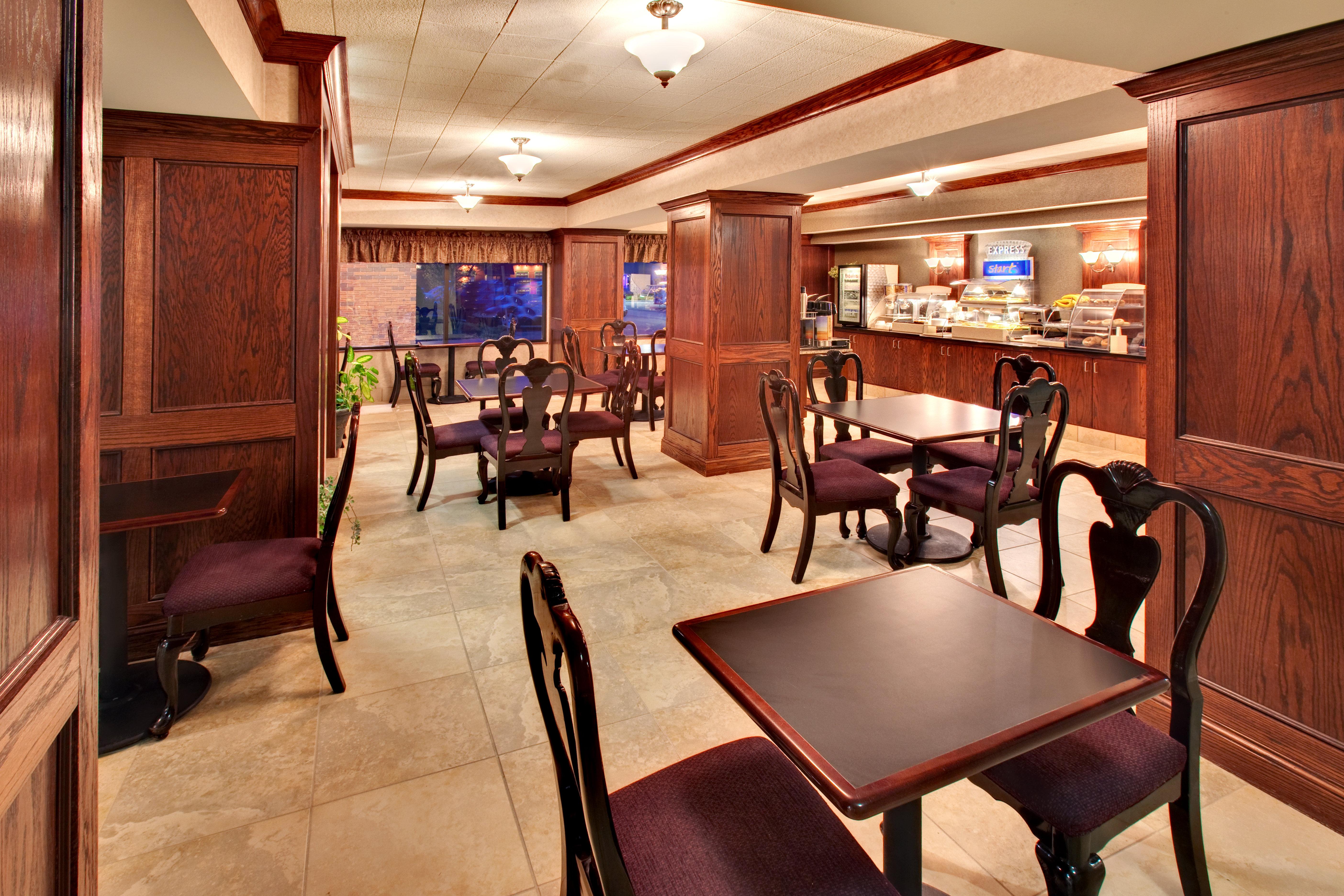 Best Western Watertown Inn & Suites Buitenkant foto