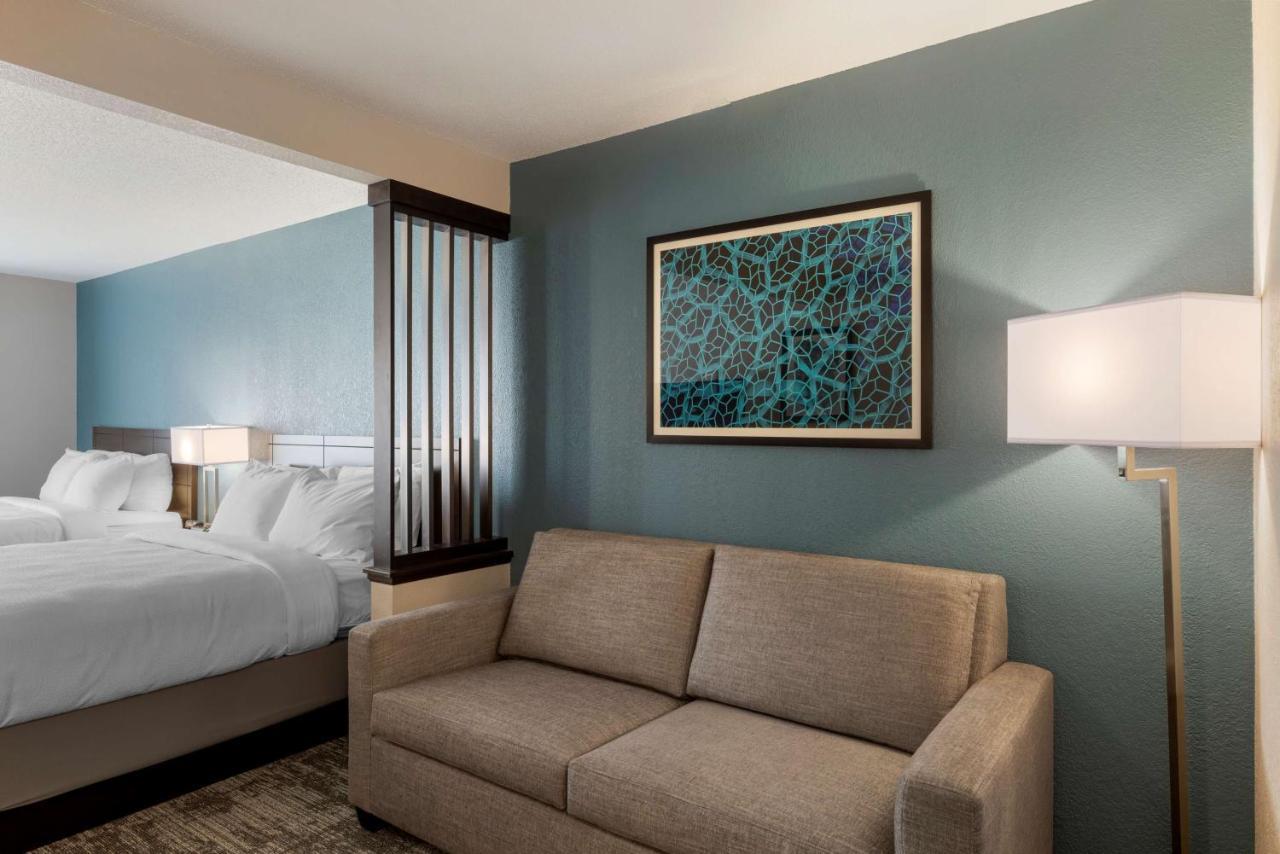 Best Western Watertown Inn & Suites Buitenkant foto