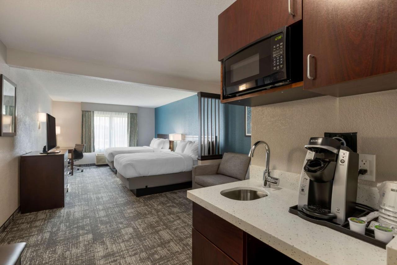 Best Western Watertown Inn & Suites Buitenkant foto