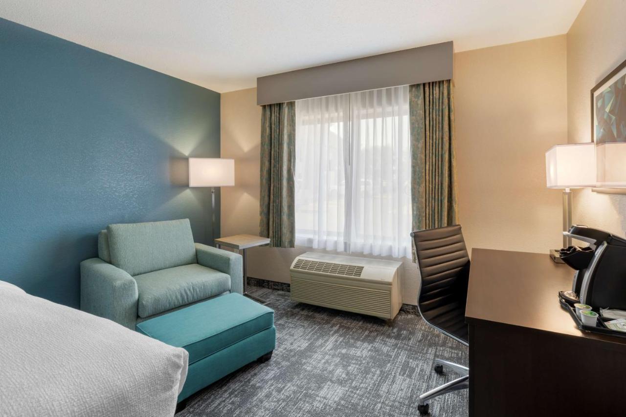 Best Western Watertown Inn & Suites Buitenkant foto