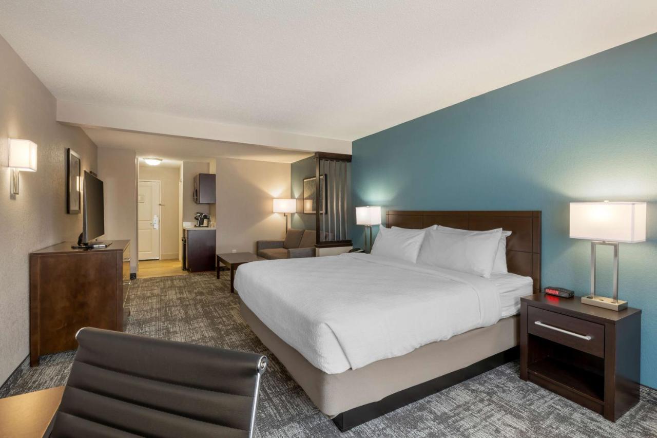 Best Western Watertown Inn & Suites Buitenkant foto
