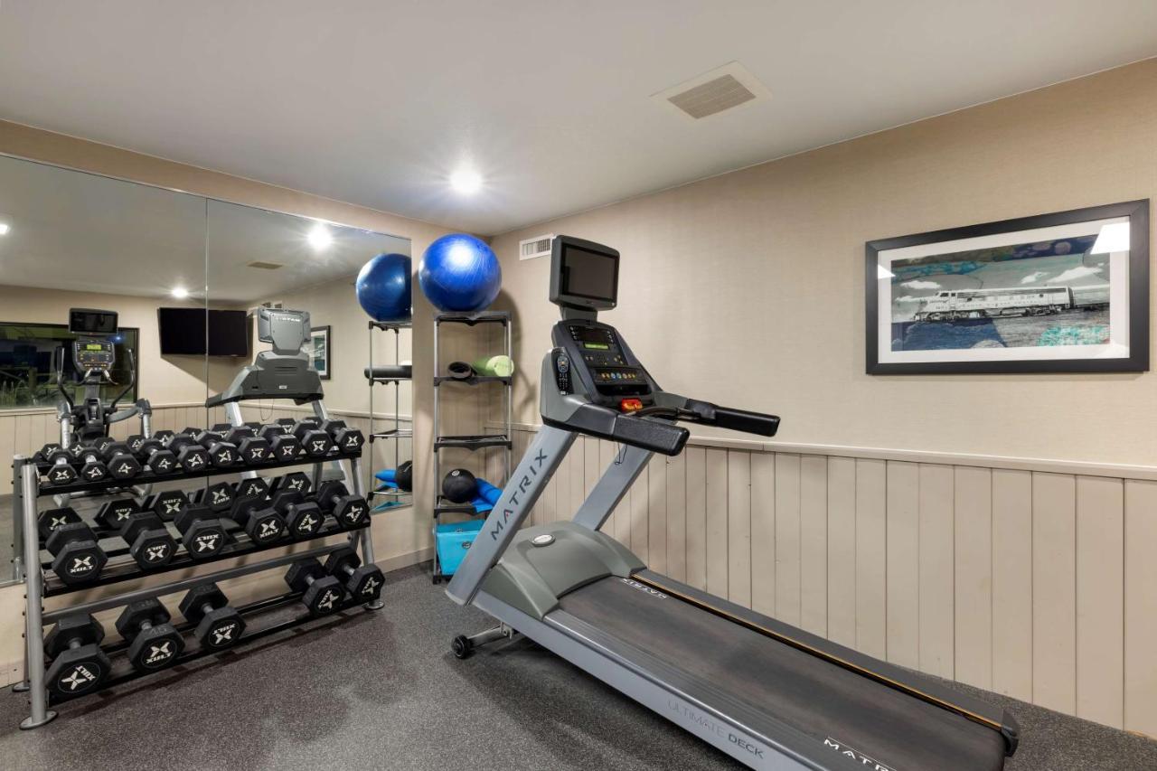 Best Western Watertown Inn & Suites Buitenkant foto