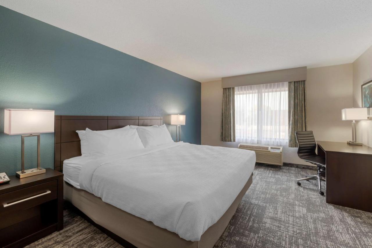 Best Western Watertown Inn & Suites Buitenkant foto