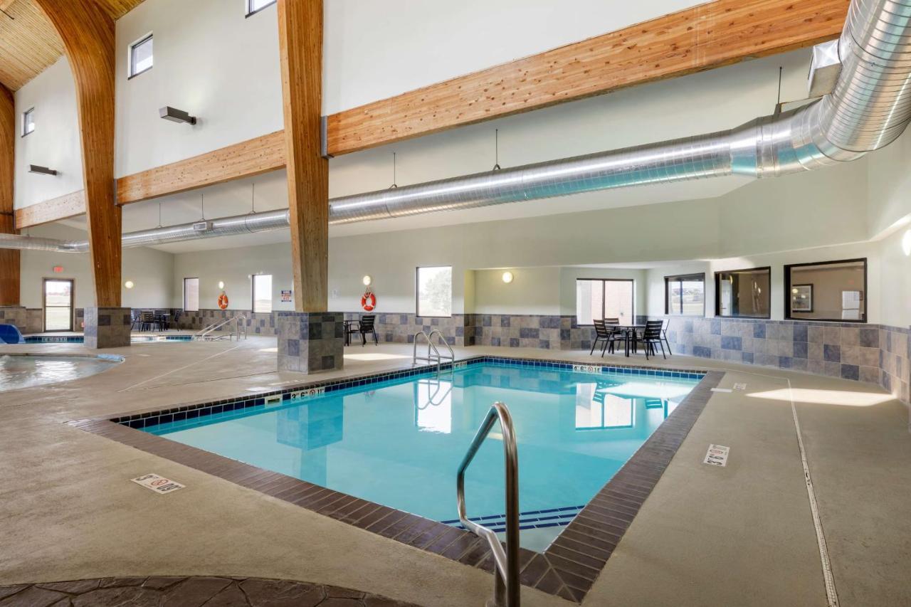 Best Western Watertown Inn & Suites Buitenkant foto