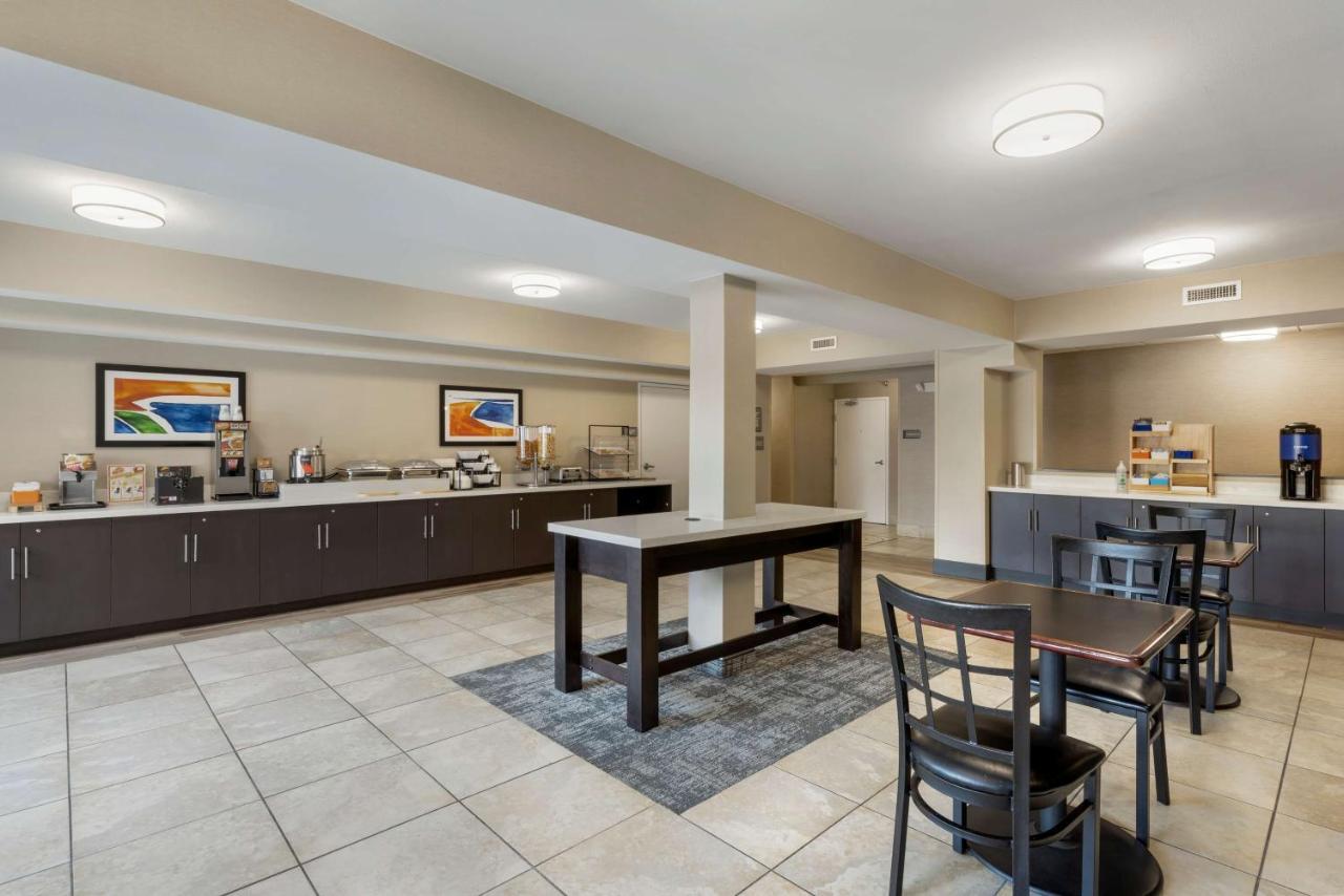 Best Western Watertown Inn & Suites Buitenkant foto