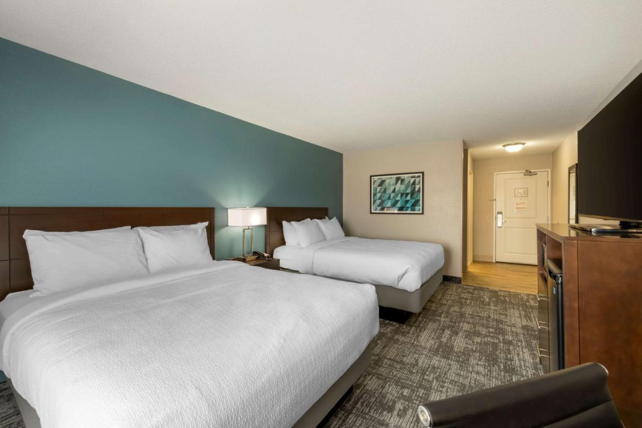Best Western Watertown Inn & Suites Buitenkant foto