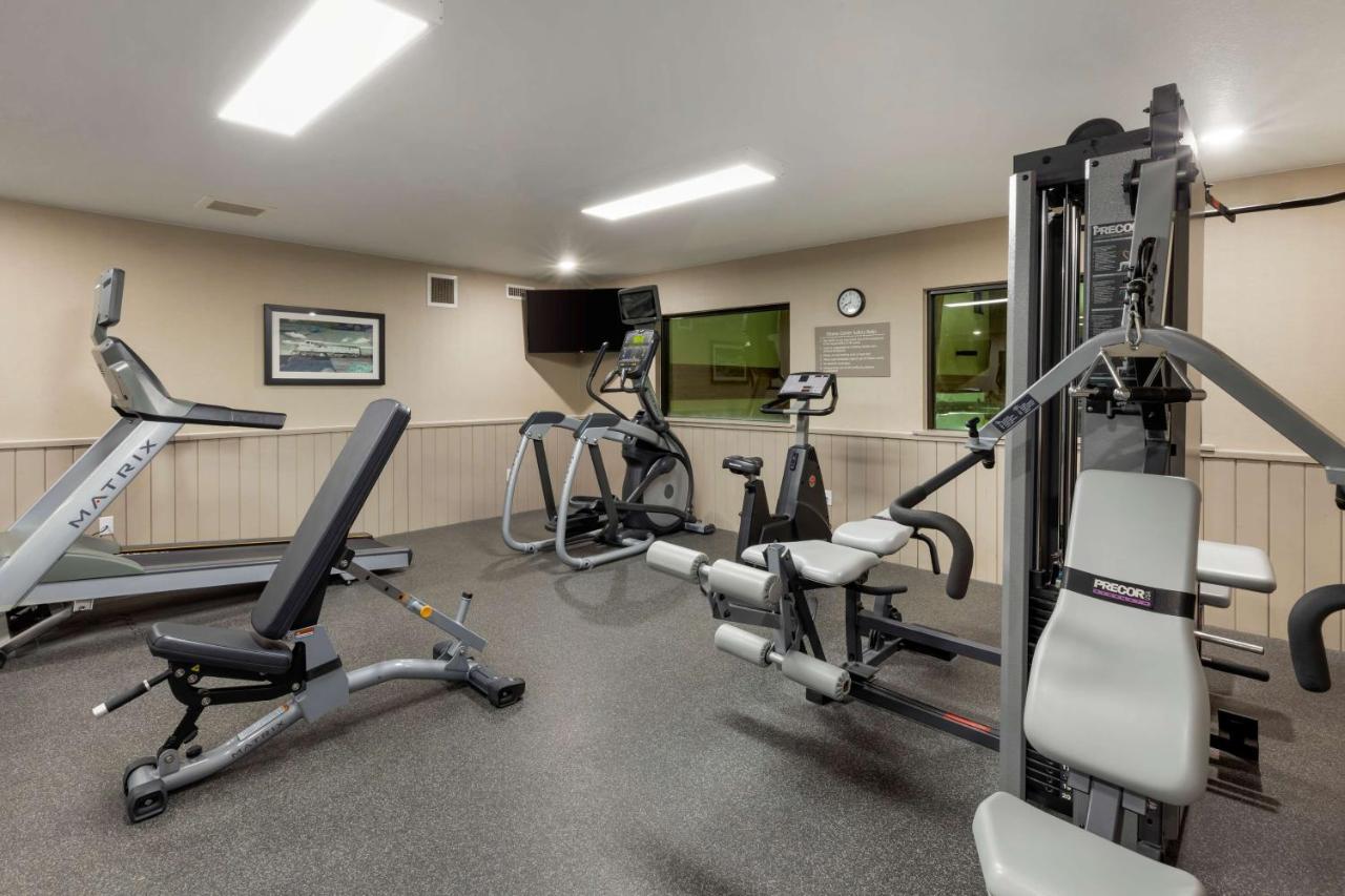 Best Western Watertown Inn & Suites Buitenkant foto