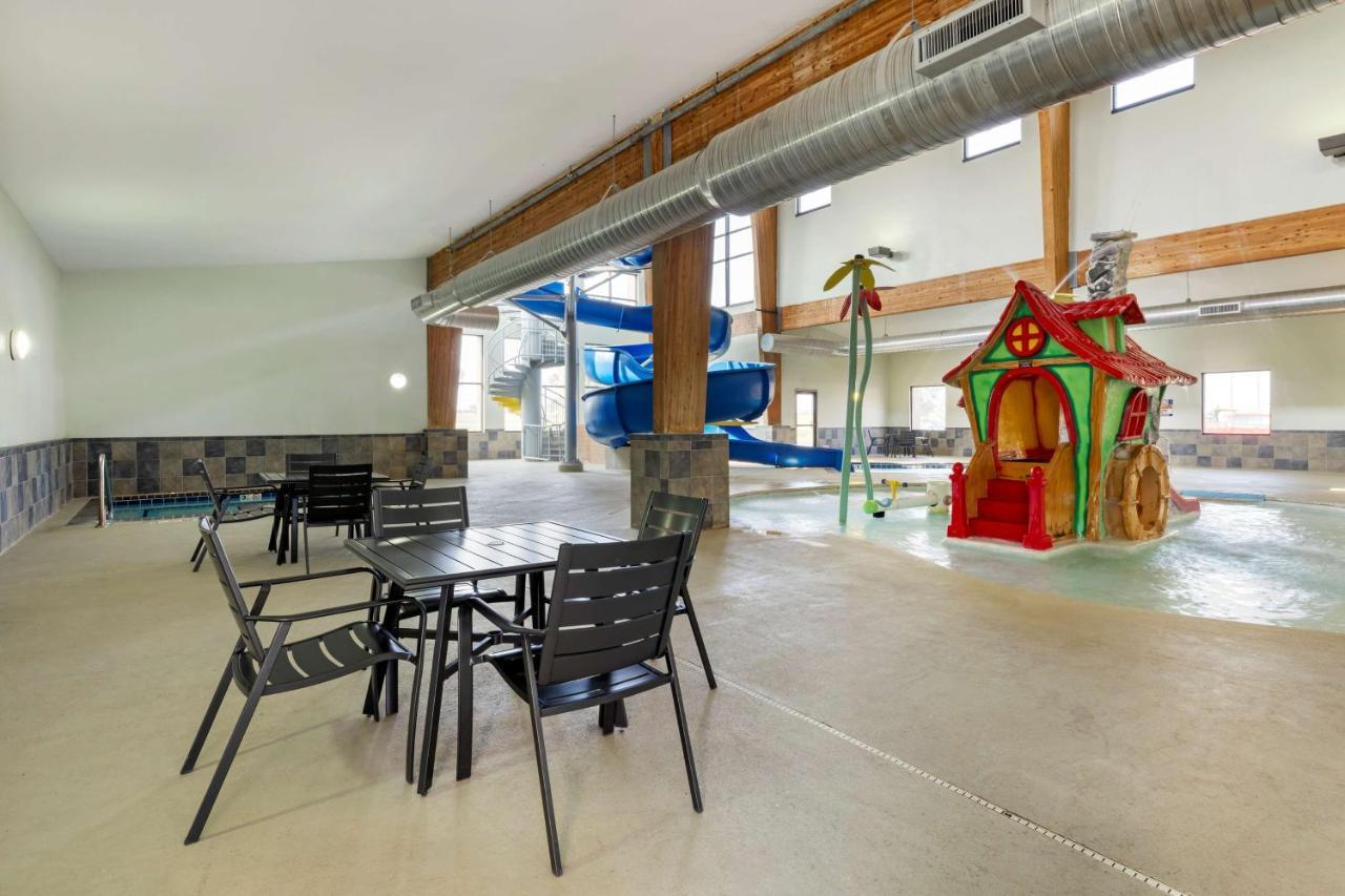 Best Western Watertown Inn & Suites Buitenkant foto