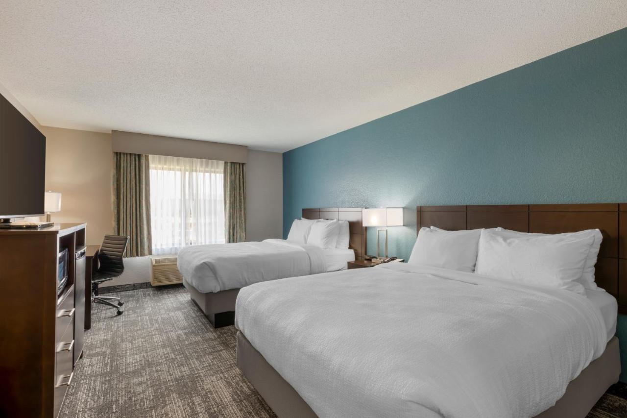 Best Western Watertown Inn & Suites Buitenkant foto