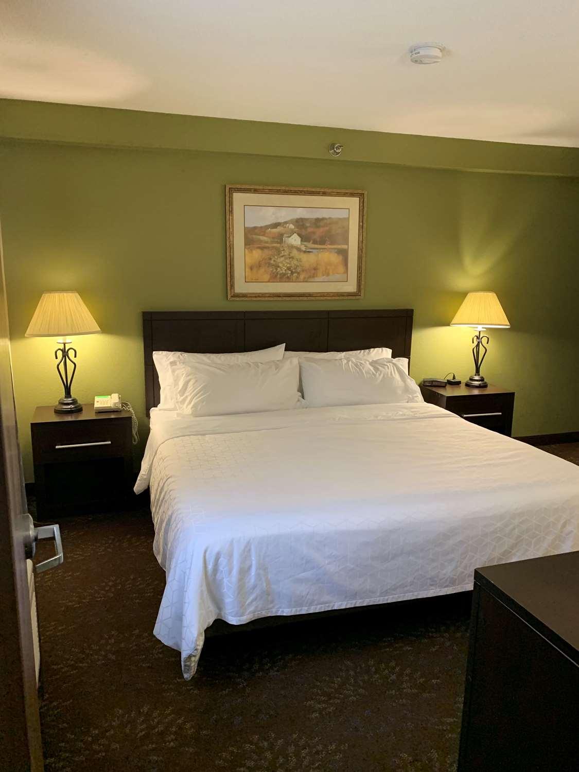 Best Western Watertown Inn & Suites Buitenkant foto