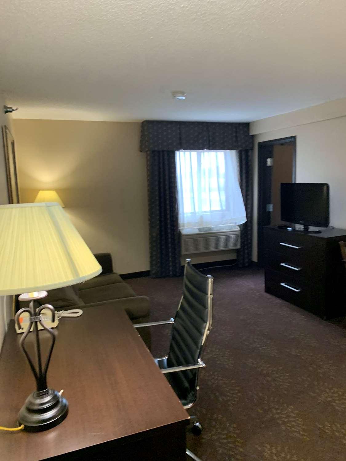 Best Western Watertown Inn & Suites Buitenkant foto