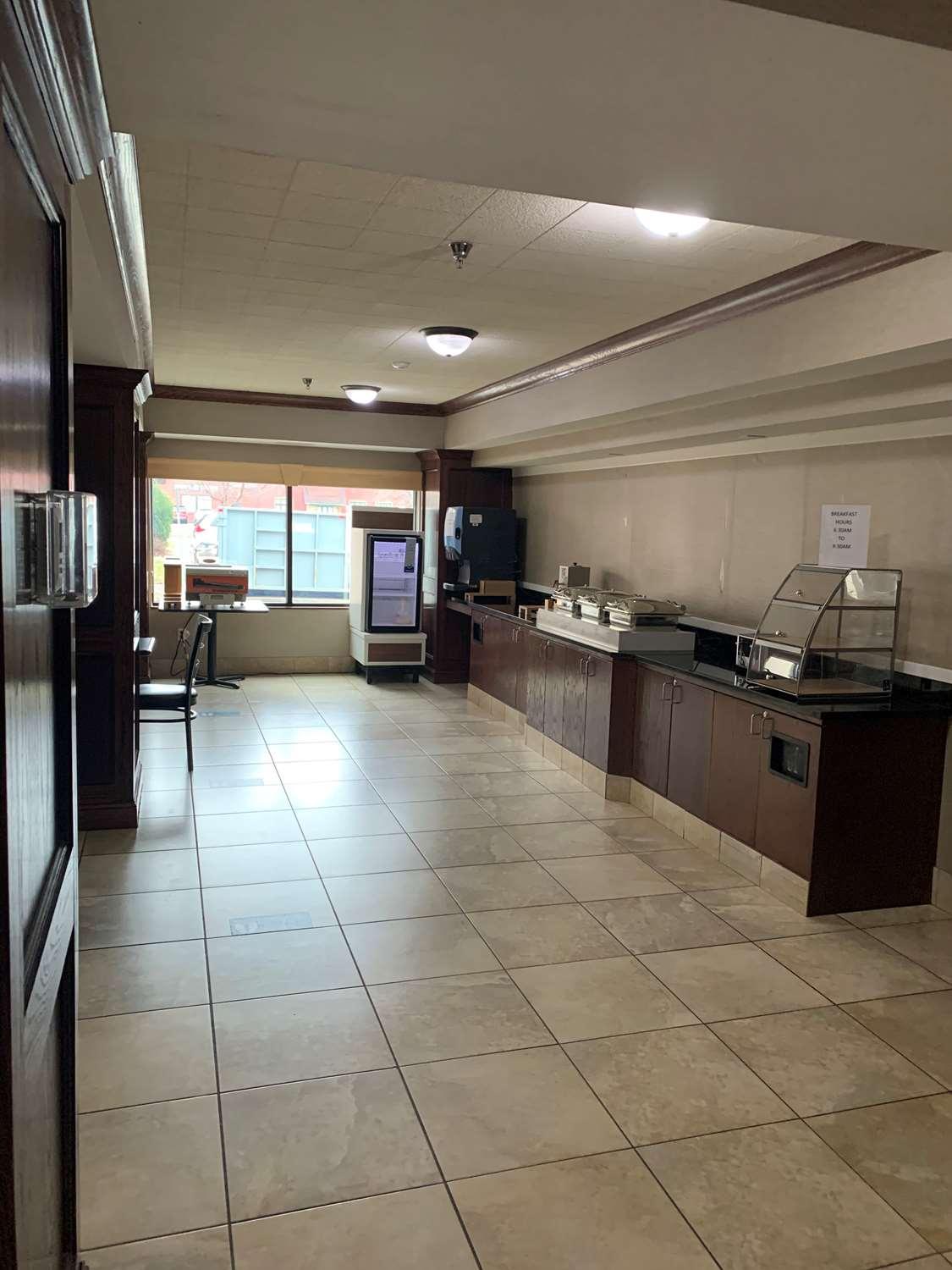 Best Western Watertown Inn & Suites Buitenkant foto