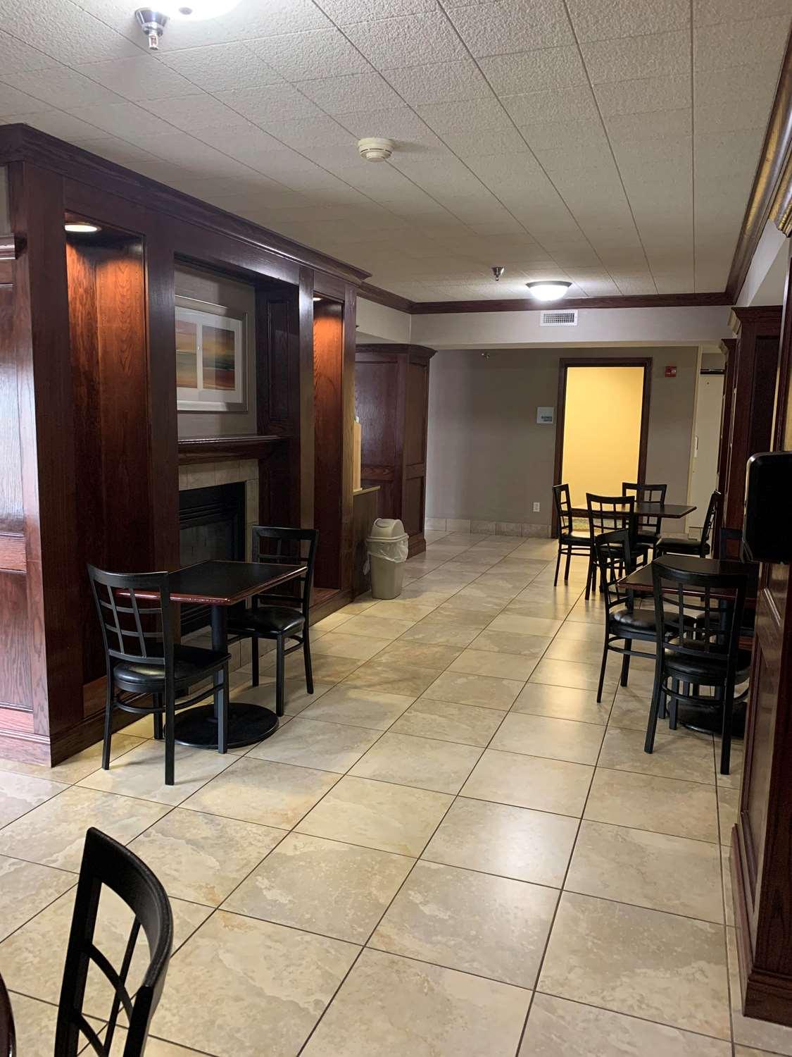 Best Western Watertown Inn & Suites Buitenkant foto
