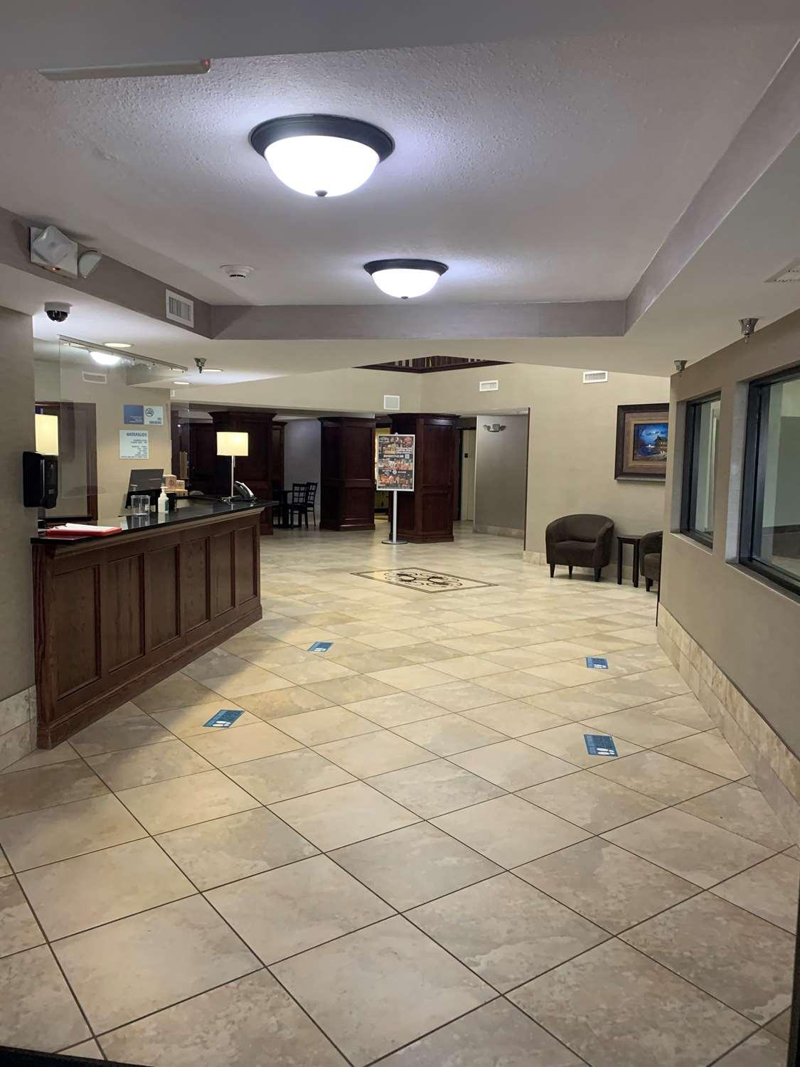 Best Western Watertown Inn & Suites Buitenkant foto